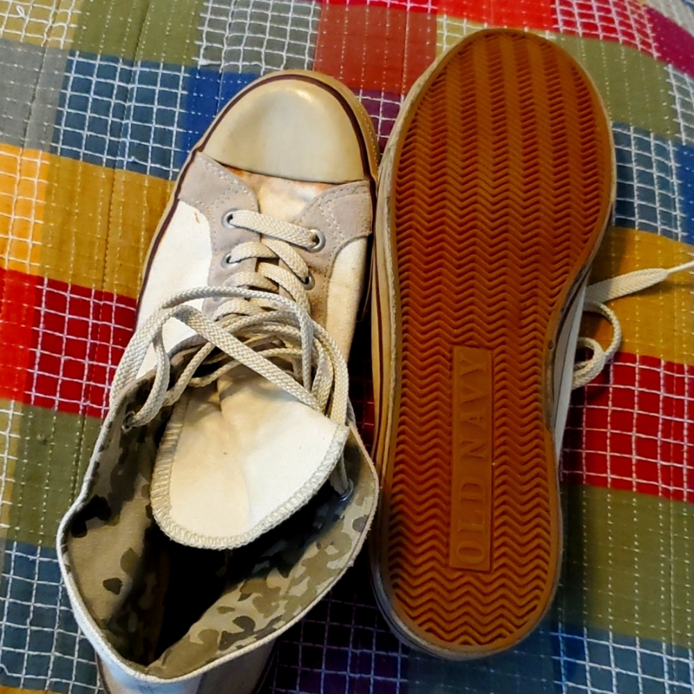 Men's converse shoe